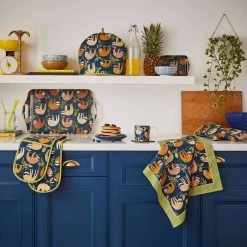 Ulster Weavers Hanging Around Ovenwant Katoen -Nieuw Keukengerei Winkel hanging around main v4 1 2