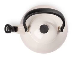 Le Creuset Kone Fluitketel 1,6 Liter Staal Shell Pink -Nieuw Keukengerei Winkel rs8933 lc 20190711 th ps 0652 2 scr